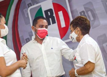 Renuncia el Chato Bacelis al PRI en Isla Mujeres
