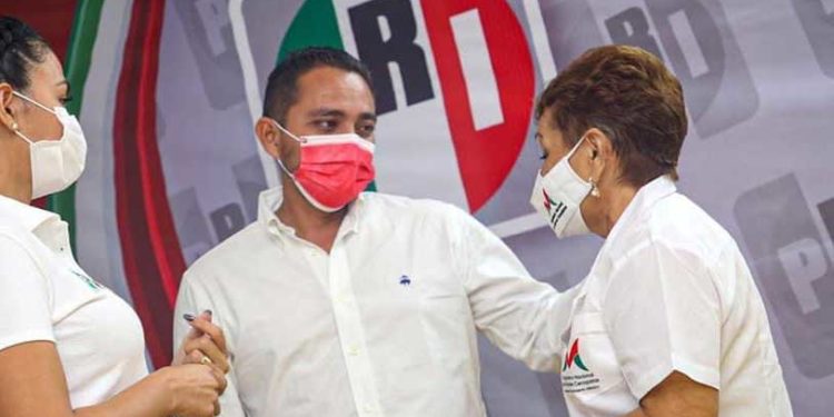 Renuncia el Chato Bacelis al PRI en Isla Mujeres