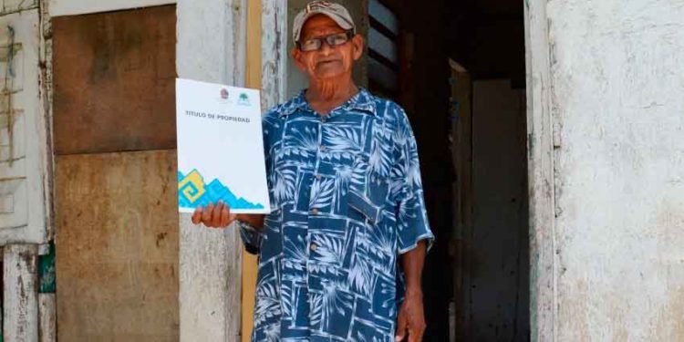 Familias de Cancún recibirán su título de propiedad de manos del gobernador Carlos Joaquín