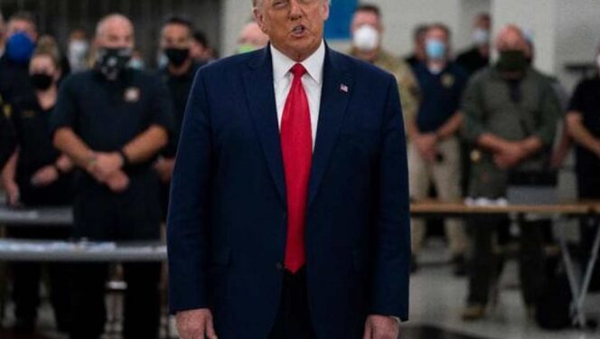 Defensa de Trump pide rechazar acusación por ser venganza política