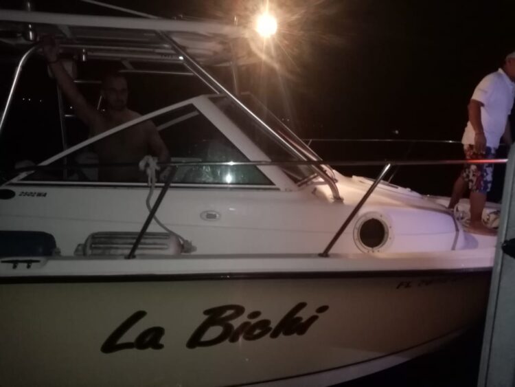 La Semar rescata a seis personas a la deriva en una embarcación cerca de Isla Mujeres