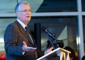 Empresas de Salinas Pliego deben 40 mil mdp de impuestos al SAT