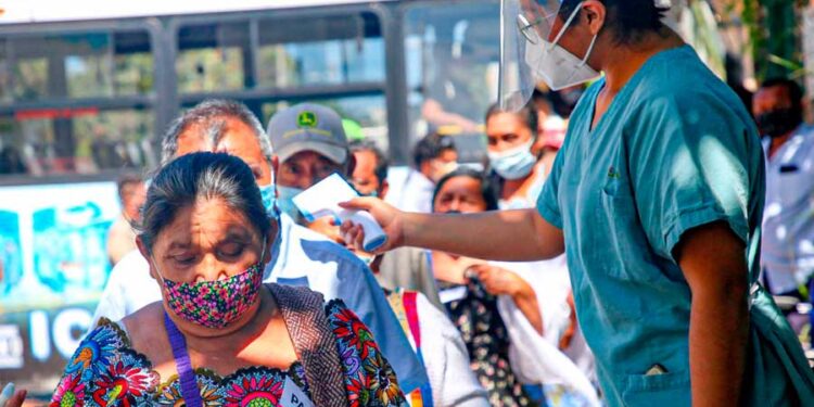 Jornada de vacunación contra el Covid-19 atendió abuelitos de Rancho Viejo y Francisco May