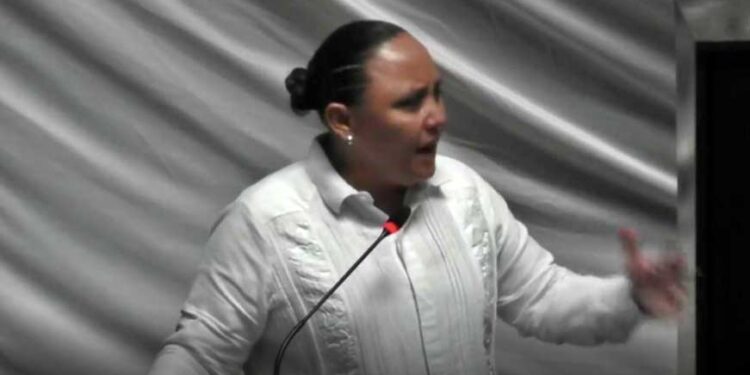 Aprueban licencia a Cristina Torres, va por la presidencia municipal de Solidaridad