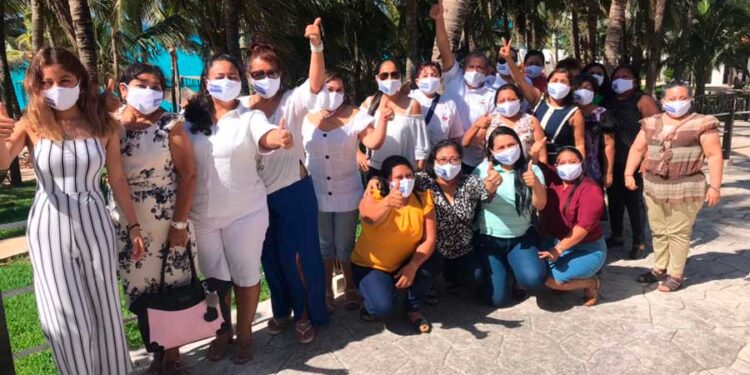 Fishman se reúne con Mujeres Taxistas de Isla Mujeres