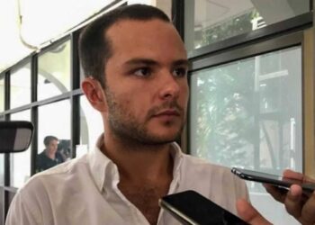 Pablo Bustamante sale en defensa del Diputado José de la Peña