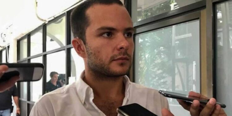 Pablo Bustamante sale en defensa del Diputado José de la Peña