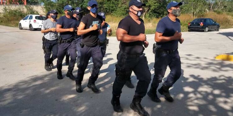 Policías de Isla Mujeres reciben ‘adiestramiento para personal activo’