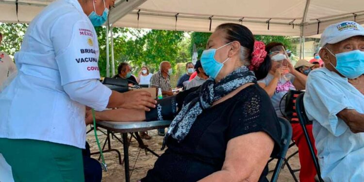 Inicia en Quintana Roo la vacunación contra el COVID-19 en personas mayores de 60 años