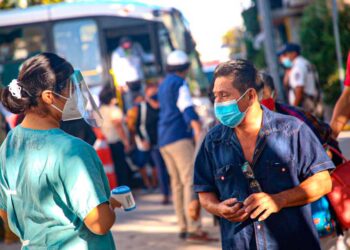 Llegan de Zona Continental Adultos Mayores para recibir su primera Vacuna contra el Covid-19