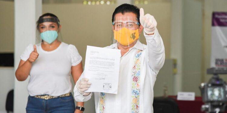 Jesús Pool Moo se registra como candidato del PRD a la presidencia municipal del Benito Juárez