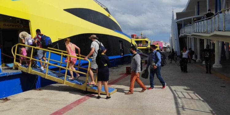 Un total de 826 mil 769 pasajeros se movieron en el primer bimestre de este año en las rutas Puerto Juárez-Isla Mujeres y Playa del Carmen-Cozumel.