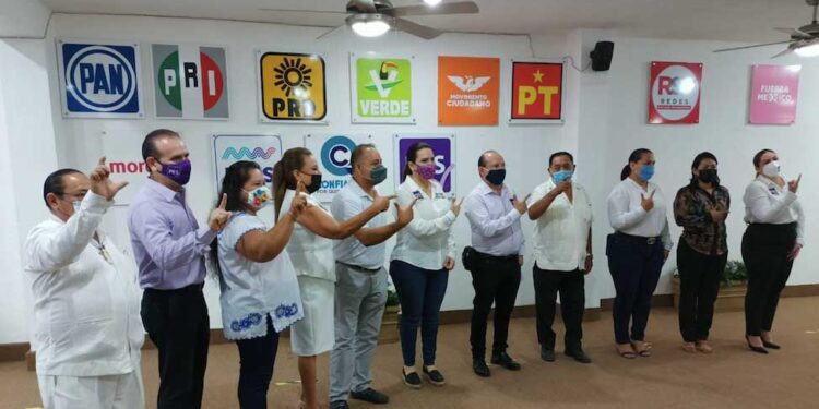 619 personas son los que se registraron ante el IEQROO ayer como precandidatos a Miembros de Ayuntamientos.