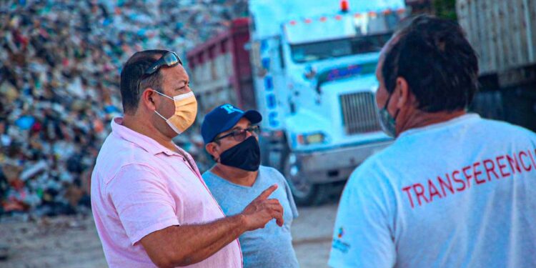 Inicia el retiro de la basura en Isla Mujeres con ocho góndolas