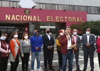 Se lanza Morena contra INE y lo acusa de querer quitarle mayoría con candado a pluris