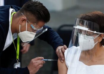 Llegan a México más de 1.2 millones de vacunas de AstraZeneca