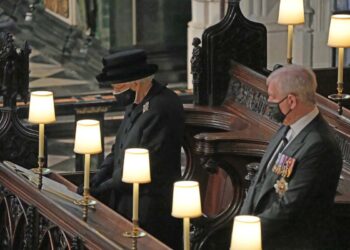 Isabel II entierra a su esposo el príncipe Felipe