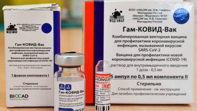 Vacuna Sputnik V tiene efectividad de 97.6% en el ‘mundo real’