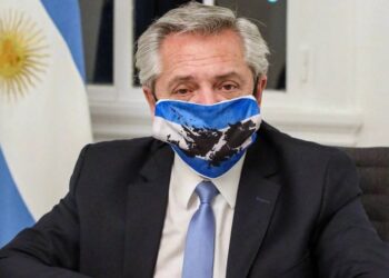 Presidente de Argentina da positivo a COVID; había sido vacunado en enero con la Sputnik