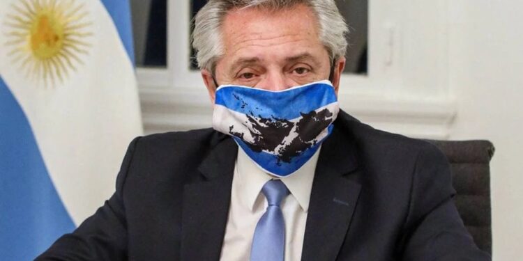 Presidente de Argentina da positivo a COVID; había sido vacunado en enero con la Sputnik