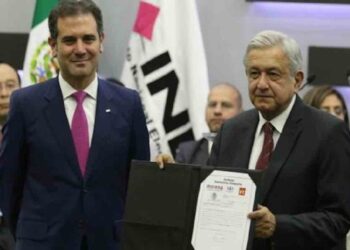 «No hemos sido notificados» del apercibimiento, dice AMLO; INE desmiente al presidente