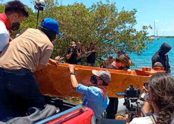 Integrantes del EZLN cruzarán el Atlántico desde Isla Mujeres