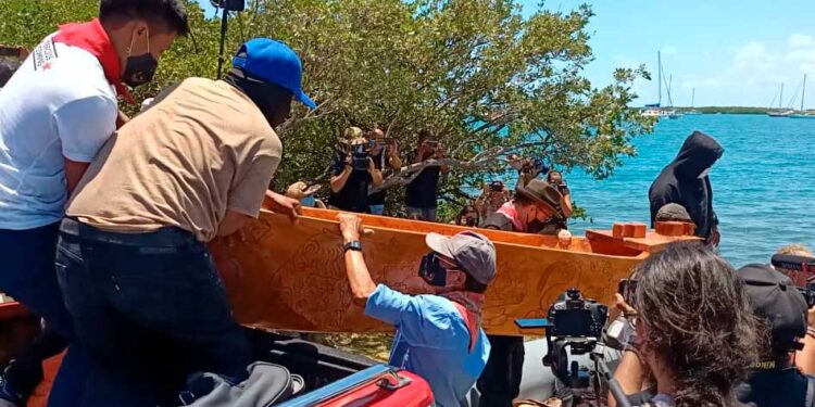 Integrantes del EZLN cruzarán el Atlántico desde Isla Mujeres