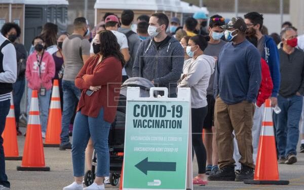 Florida autoriza vacunar contra la covid-19 a no residentes del estado