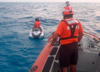 Rescatan a una persona en las inmediaciones de Isla Mujeres