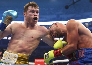 Saúl Canelo Álvarez derrota a Billy Joe Saunders y es el rey de los supermedianos