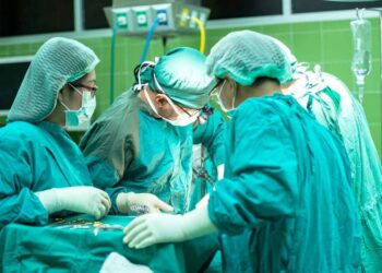 Médico amputa pierna equivocada a un abuelito; esto dijo el hospital