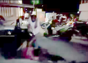 Vecinos tunden a golpes a presunto ladrón en Isla Mujeres (video)