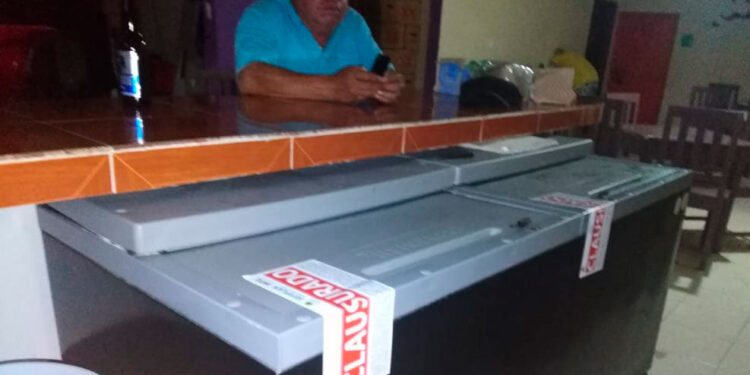 Inspectores de Sefiplan clausuran el Bar Broncos en Isla Mujeres