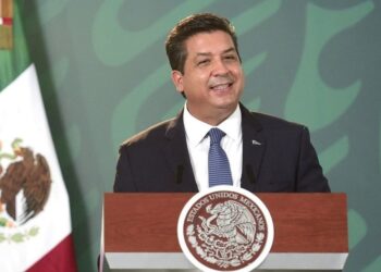 EU pide investigación contra el gobernador Cabeza de Vaca y su familia