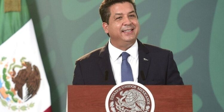 EU pide investigación contra el gobernador Cabeza de Vaca y su familia