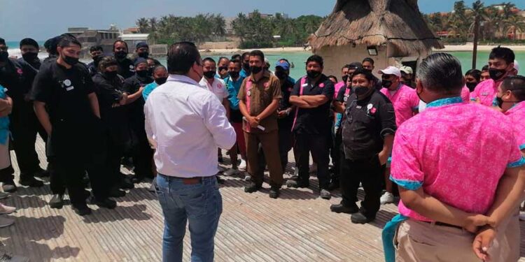 Avanzan las negociaciones entre empleados y gerente del hotel Mia Reef