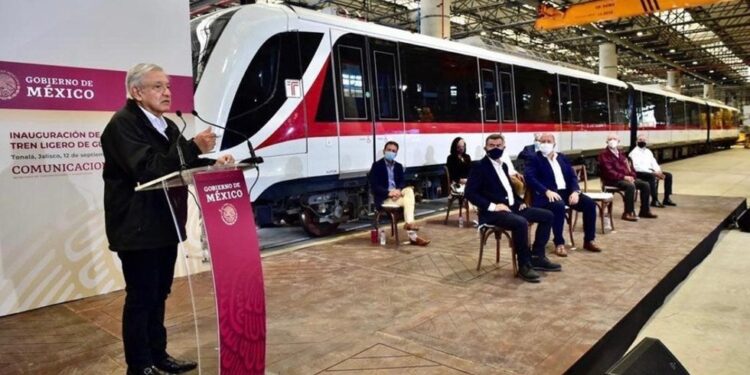 AMLO firma contrato con Alston y Bombardier por 36 mmdp para comprar vagones para el Tren Maya