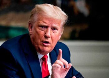 Debí prohibir las redes sociales cuando era presidente: Donald Trump