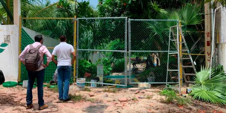 Denuncian vecinos la venta de «bocacalles» en Isla Mujeres