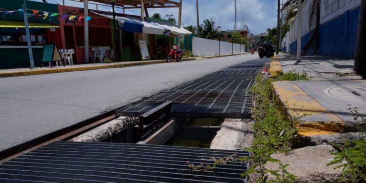 Piden atención urgente en los registros pluviales de Isla Mujeres