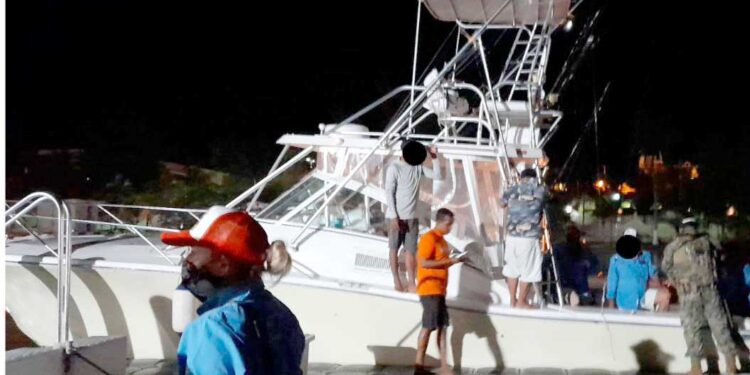 Rescatan a siete personas a bordo de una embarcación a 18 millas náuticas