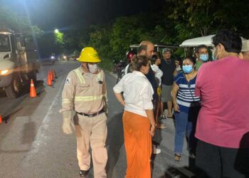 CFE trabaja para restablecer energía eléctrica en varias colonias de Isla Mujeres