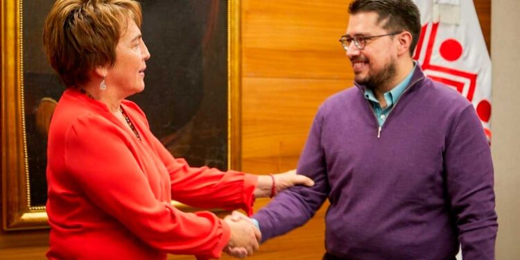 Titular del Infonavit, Carlos Martínez, da positivo a COVID-19; estuvo con Laura Beristain la semana pasada