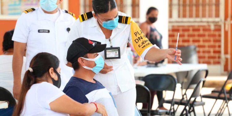 Cuidarse al doble para disminuir contagios de covid-19 exhorta Carlos Joaquín