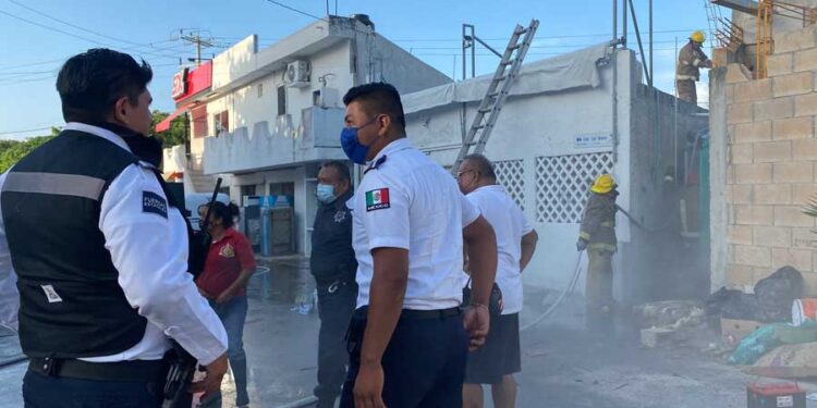 Conato de incendio provoca movilización de bomberos en Isla Mujeres