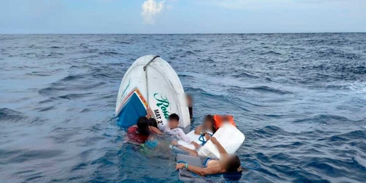 FGE abre investigación por la muerte de tres personas tras el hundimiento de la «Rosa Coral»