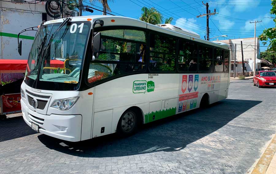 Camión de transporte público se queda sin neumáticos en Isla Mujeres – TVQROO