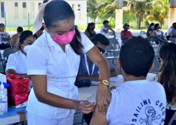 Reportan buena respuesta de jóvenes a la vacunación contra el Covid-19 en Isla Mujeres