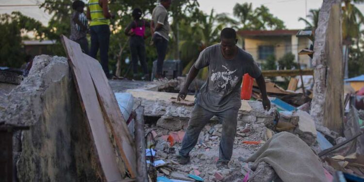 Asciende a 724 el número de muertos por el terremoto en Haití