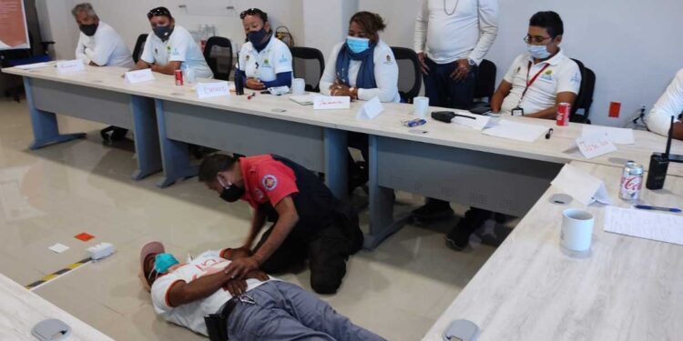 La APIQROO mantiene la capacitación y actualización constante del personal del Área de Protección Civil